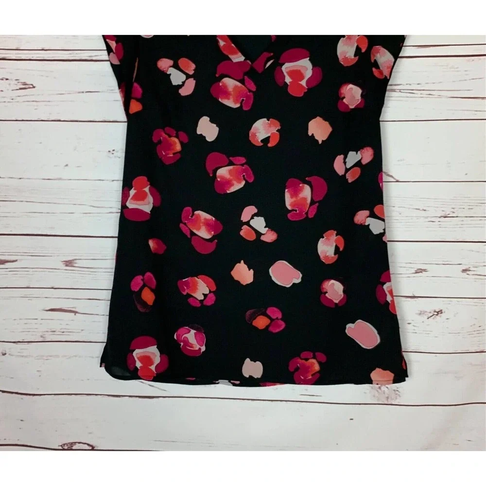 CAbi Women's S Small Black Pink Floral Short Sleeve Cute Petal Top Blouse #5523 - Picture 3 of 12